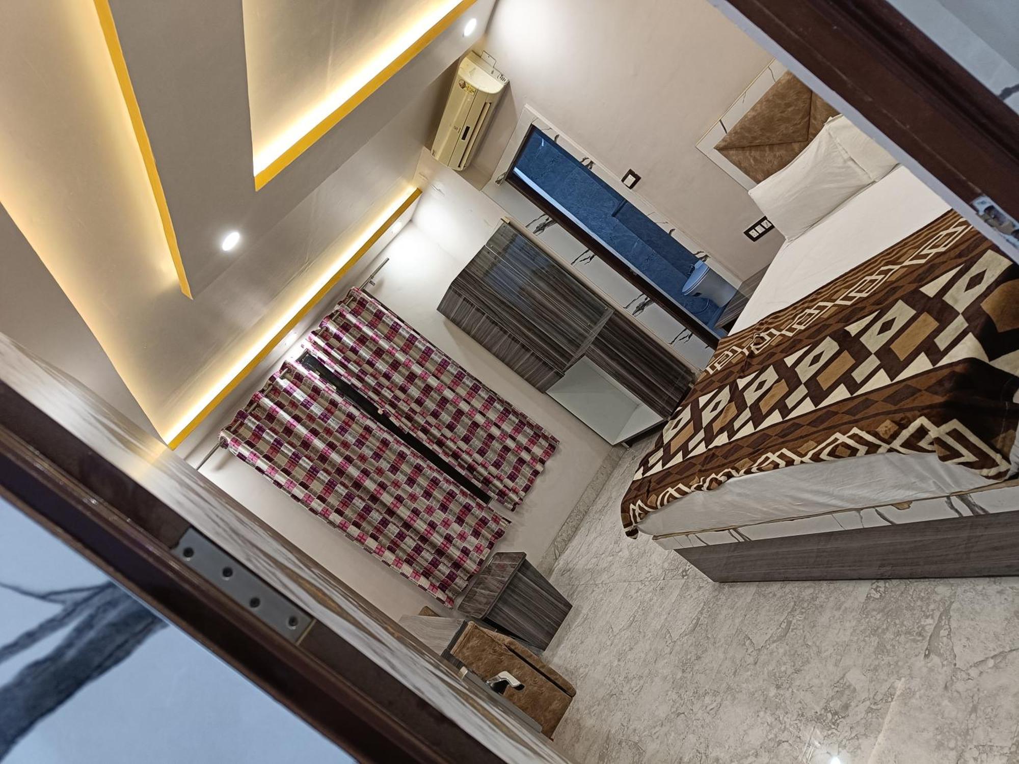 فندق Pragya International فاراناسي المظهر الخارجي الصورة