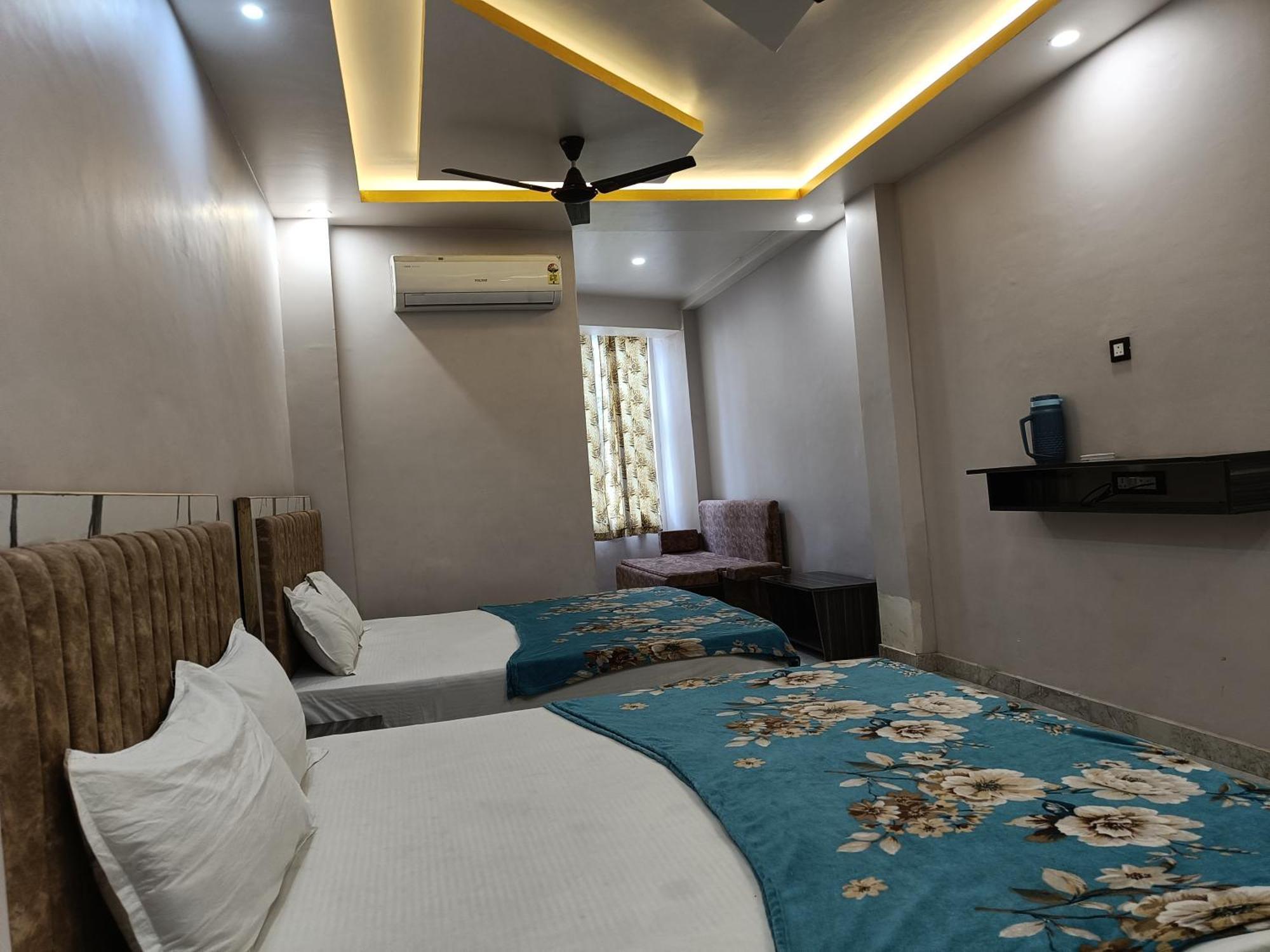 فندق Pragya International فاراناسي المظهر الخارجي الصورة